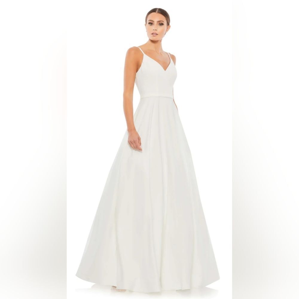Mac Duggal CLASSIC A-LINE V-NECK BALLGOWN NWT size 16 white (48855)
